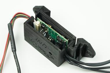DIN sín adapter Shelly UNI vezérlőhöz fekete